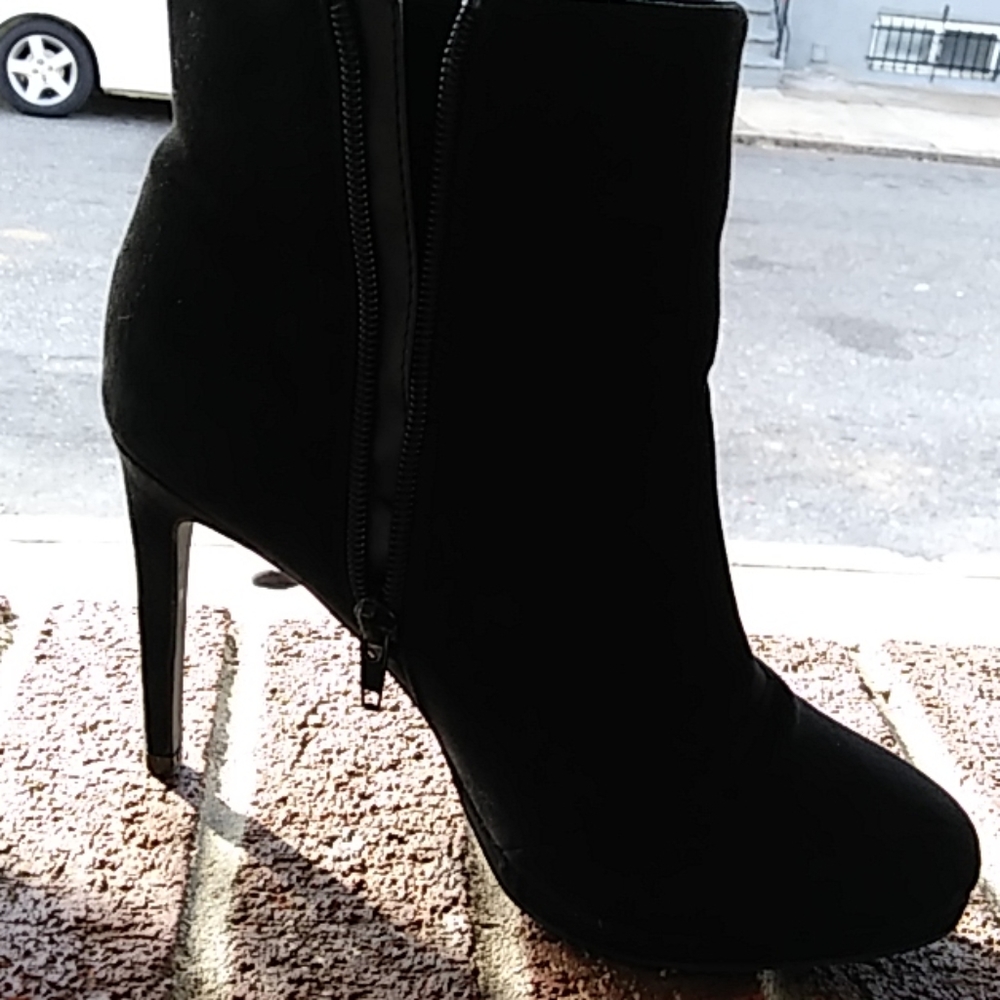 Shoes - Picture 3 of 5